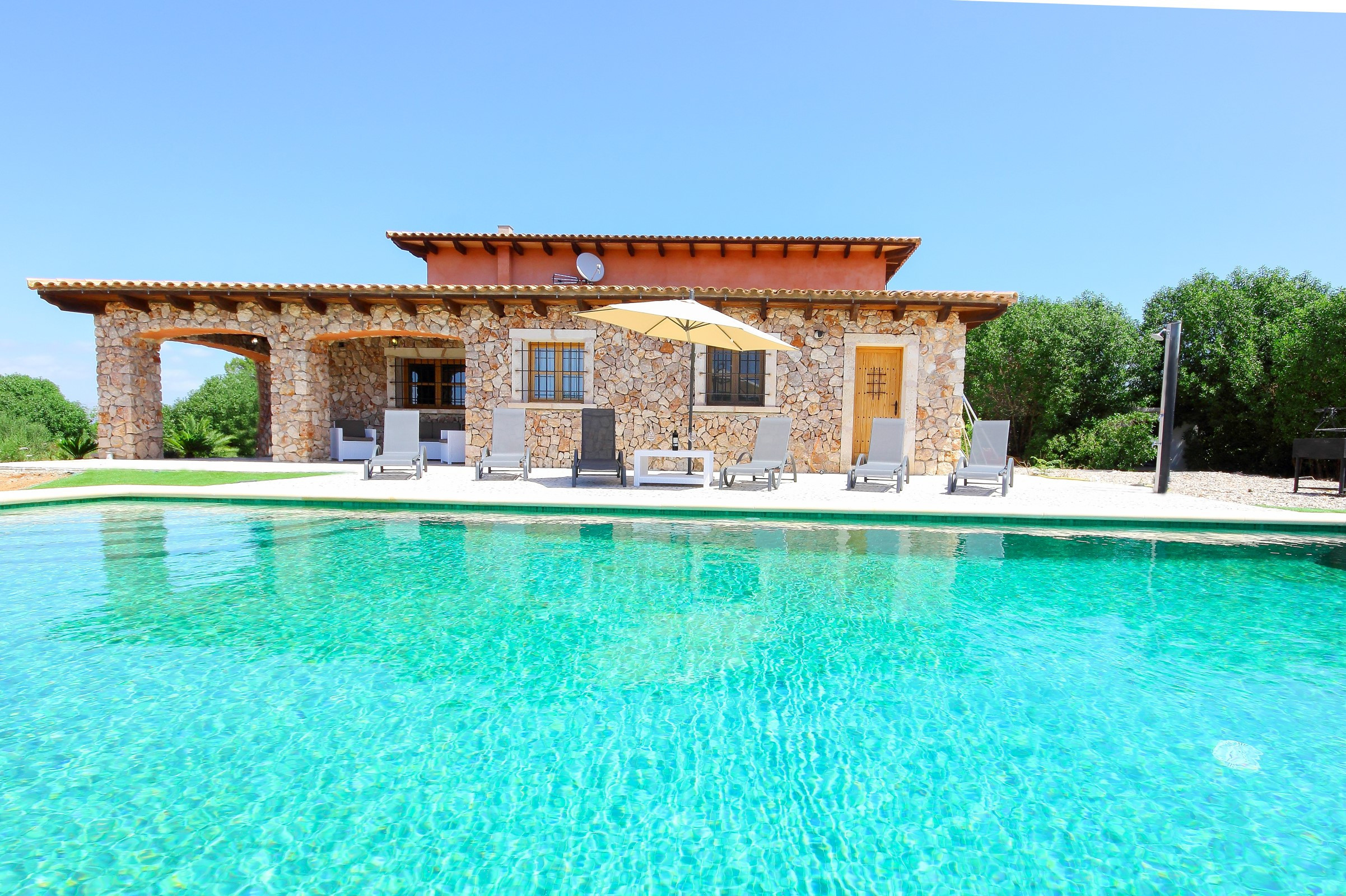 À partir de 100 € par jour, vous pouvez louer votre villa à Majorque.