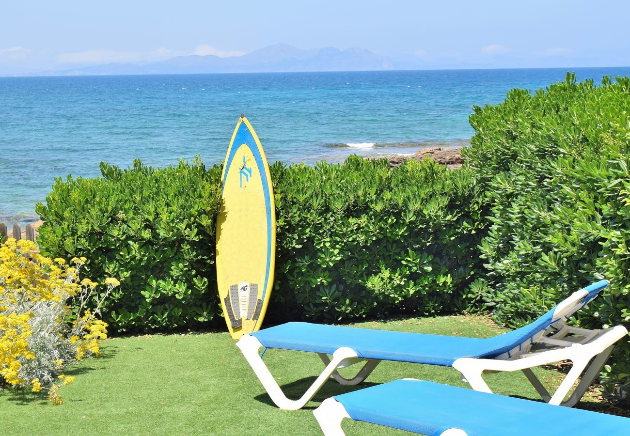 Maison de vacances au bord de la mer, avec jardin et piscine
