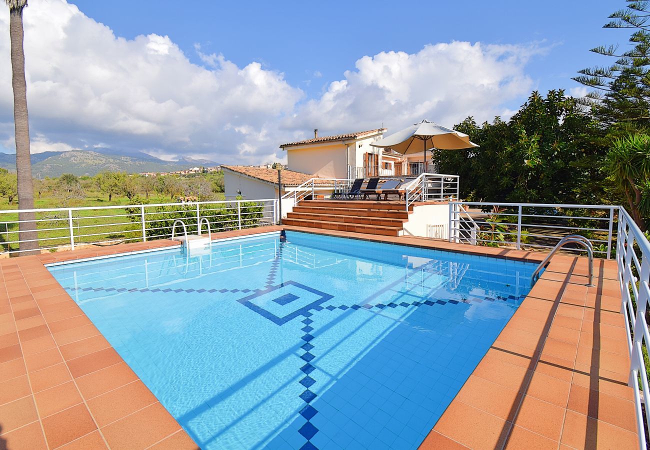 Finca de vacances, piscine géante, jardin, nature