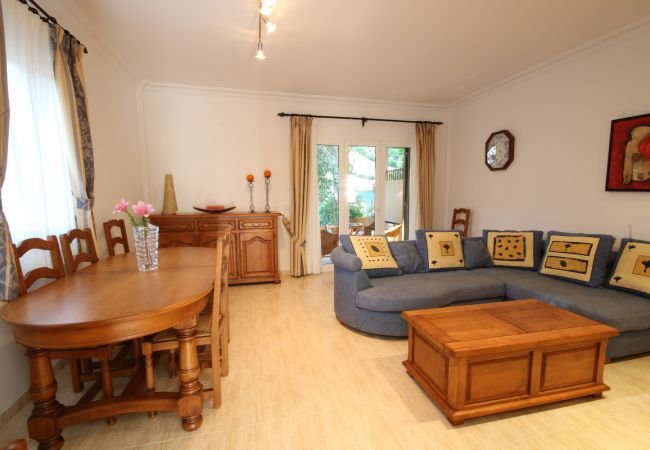 House for 8/10 people in Port d'Alcudia, Mallorca. 4 DBR, 2 bathrooms, garden, barbecue, wifi internet, only 250m to the beach of Platjas de Muro / Port d'Alcudia