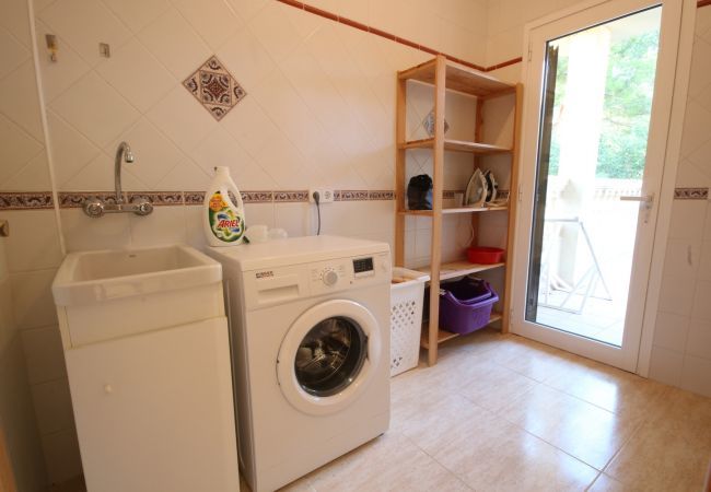 House for 8/10 people in Port d'Alcudia, Mallorca. 4 DBR, 2 bathrooms, garden, barbecue, wifi internet, only 250m to the beach of Platjas de Muro / Port d'Alcudia