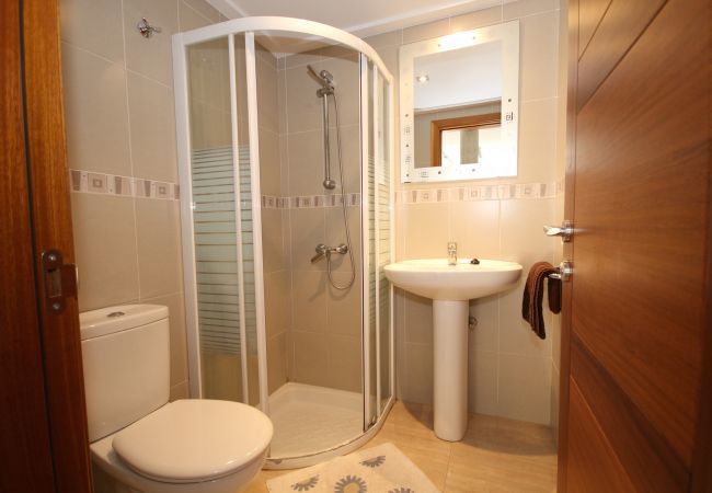 House with pool for 6 people in Playa de Muro, Mallorca. 3 double bedrooms, 2 bathrooms, guest WC, private pool and barbecue, only 40 m from the sandy beach