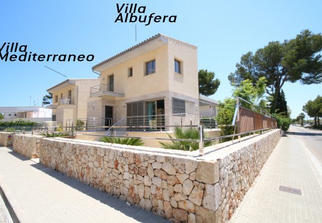 House with pool for 6 people in Playa de Muro, Mallorca. 3 double bedrooms, 2 bathrooms, guest WC, private pool and barbecue, only 40 m from the sandy beach