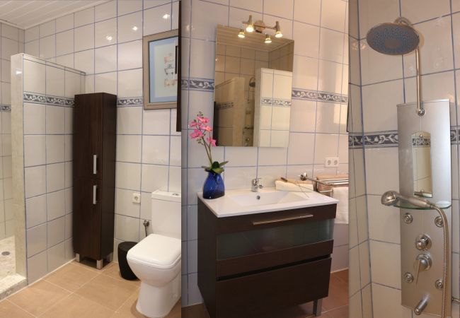Holiday beach house, 6 people + babies, Can Picafort, Mallorca. 3 double bedrooms, 2 bathrooms, terraces, barbecue and free Wifi internet, in only 600m on the beach