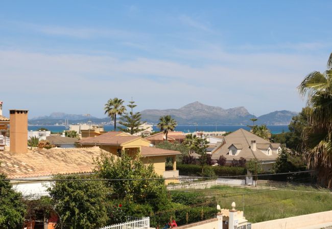 Holiday beach house, 6 people + babies, Can Picafort, Mallorca. 3 double bedrooms, 2 bathrooms, terraces, barbecue and free Wifi internet, in only 600m on the beach