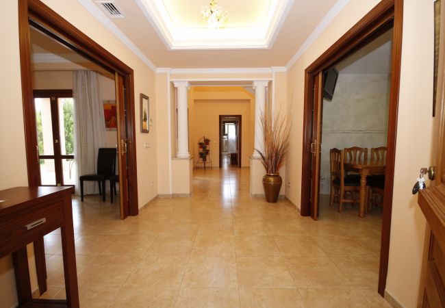 Villa with pool for 8 people in Sa Pobla, Mallorca. Villa with views to the mountain, garden and pool for 8 people in Sa Pobla, Mallorca. 4 bedrooms, perfect for families.
