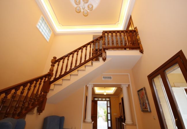 Villa with pool for 8 people in Sa Pobla, Mallorca. Villa with views to the mountain, garden and pool for 8 people in Sa Pobla, Mallorca. 4 bedrooms, perfect for families.