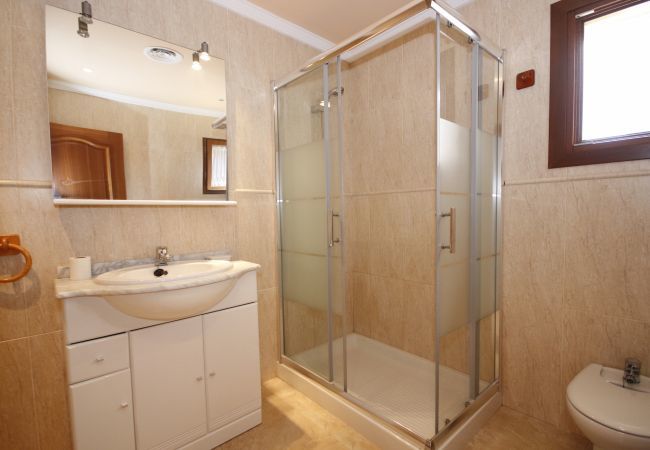 Villa with pool for 8 people in Sa Pobla, Mallorca. Villa with views to the mountain, garden and pool for 8 people in Sa Pobla, Mallorca. 4 bedrooms, perfect for families.
