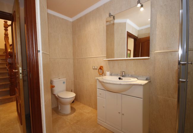 Villa with pool for 8 people in Sa Pobla, Mallorca. Villa with views to the mountain, garden and pool for 8 people in Sa Pobla, Mallorca. 4 bedrooms, perfect for families.
