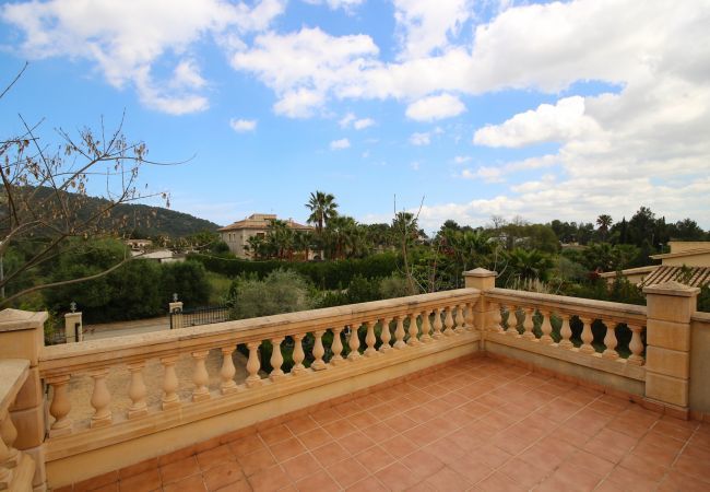 Villa with pool for 8 people in Sa Pobla, Mallorca. Villa with views to the mountain, garden and pool for 8 people in Sa Pobla, Mallorca. 4 bedrooms, perfect for families.
