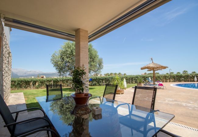 Villa with pool for 8 people in Sa Pobla, Mallorca. 3 dormitorios dobles, 2 baños, gran piscina privada, zona de barbacoa, parque infantil, Internet wifi de alta velocidad