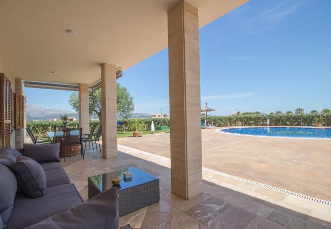 Villa with pool for 8 people in Sa Pobla, Mallorca. 3 double bedrooms, 2 bathrooms, large private pool, nice barbecue area, children's playground, free wifi-high-speed internet