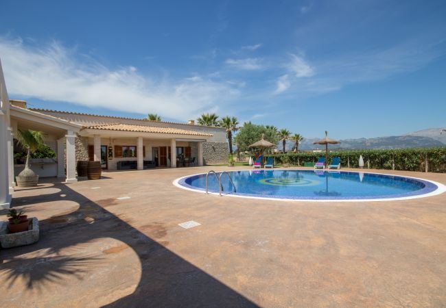 Villa with pool for 8 people in Sa Pobla, Mallorca. 3 double bedrooms, 2 bathrooms, large private pool, nice barbecue area, children's playground, free wifi-high-speed internet