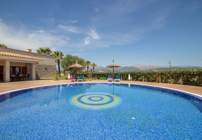 Villa with pool for 8 people in Sa Pobla, Mallorca. 3 double bedrooms, 2 bathrooms, large private pool, nice barbecue area, children's playground, free wifi-high-speed internet
