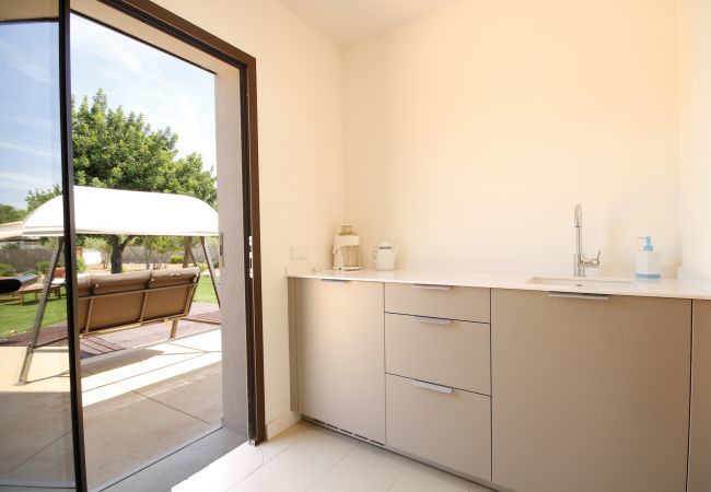 House with pool for 6 people in Sa Pobla, Mallorca. 3 double bedroom, 3 bathroom, AC, fireplace, private pool, garden, free internet.