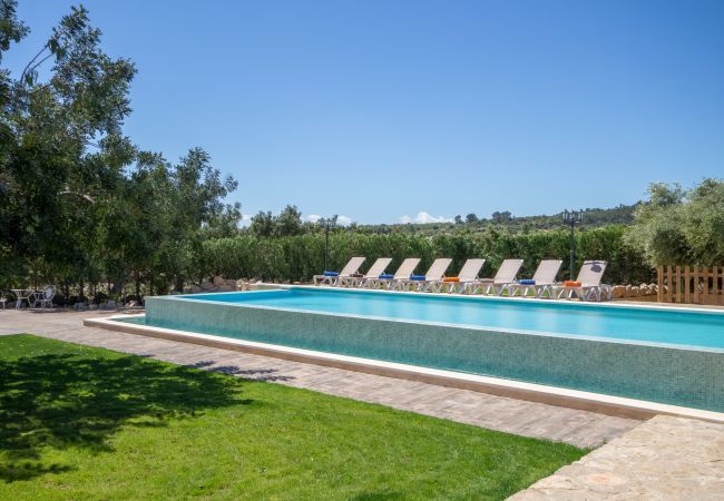 Finca with pool for 10 people in Selva, Mallorca. 5 double bedrooms, 4 bathrooms, private pool, garden with table tennis, BBQ and a relax factor.