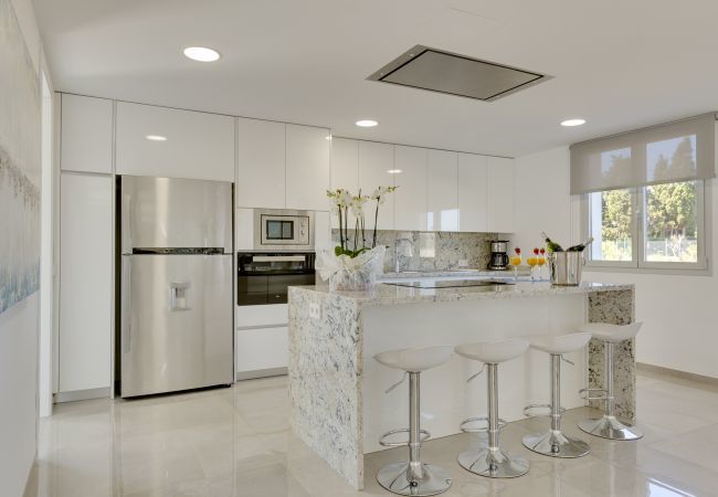 Villa with pool for 14 people in Inca, Mallorca. 7 DB, 7 bathrooms en suite, AC, wifi, bicycles, garden, swimming pool, barbecue, Football field and volleyball court,