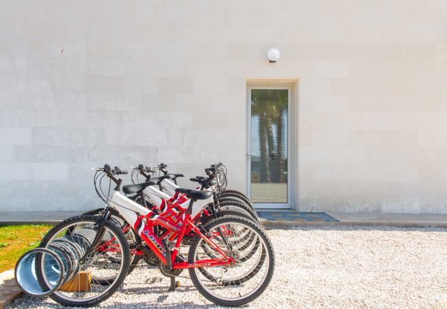 Villa with pool for 14 people in Inca, Mallorca. 7 DB, 7 bathrooms en suite, AC, wifi, bicycles, garden, swimming pool, barbecue, Football field and volleyball court,.