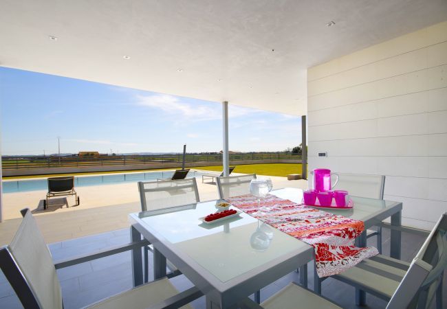 Villa with pool for 8 people in Sa Pobla, Mallorca. 4 Double Bedroom, 3 bathrooms, large fenced pool, garden, Wifi Internet, AC throughout the house and DOMOTIK-System