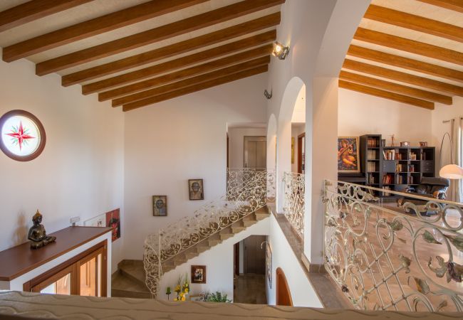 Villa with pool for 12 people in Sa Pobla, Mallorca 4 Double bedroom, 2 Single bedroom, 6 bathrooms, fitness room, pool, garden and BBQ, WIFI, view of the Tramuntana mountains