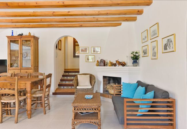 Rural house with pool for 8 people in Sant Josep de sa Talaia, Ibiza. 4 bedrooms, bathroom, terrace, barbecue, fireplace, iron, internet access (wifi), hairdryer, AC only in lounge, private pool