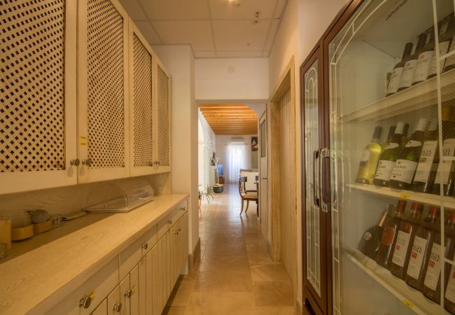 Rural house with pool for 16 people in Alcúdia, Mallorca. 8 DBR, 8 BR en suite, 1 outdoor bath, 2 guest WCs, XXL pool, several terraces, garden & in-house bodega.