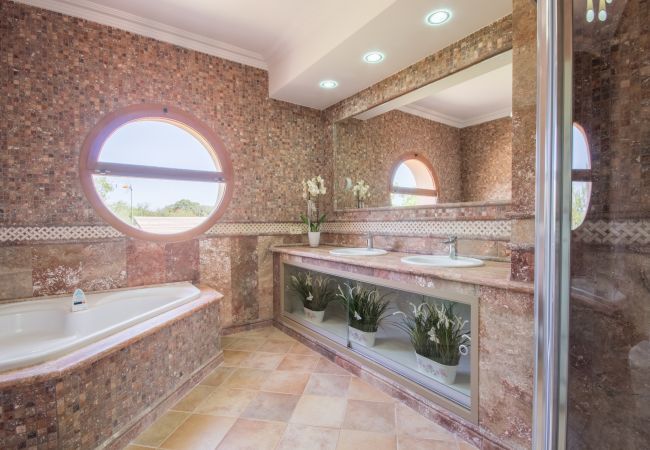 Villa with pool for 8 people in Santa Margalida, Mallorca. 4 DBR, 3 BR, 1 Outdoor bathroom, AC, Wifi, Home cinema, pool with music system, fitness room, Table Tennis, billiards...