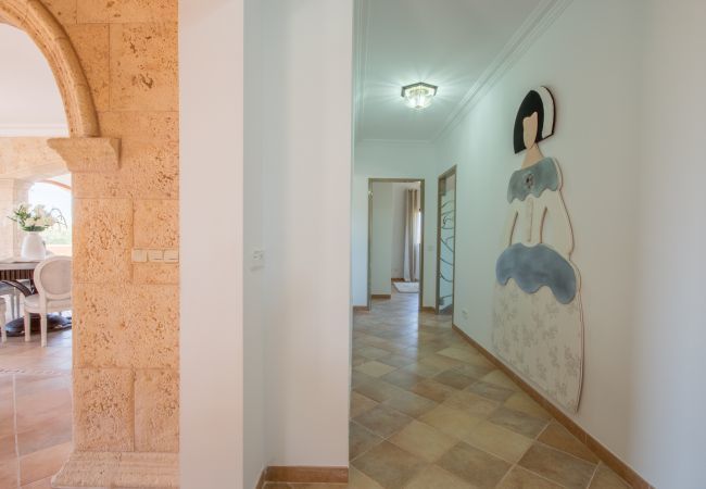 Villa with pool for 8 people in Santa Margalida, Mallorca. 4 DBR, 3 BR, 1 Outdoor bathroom, AC, Wifi, Home cinema, pool with music system, fitness room, Table Tennis, billiards...