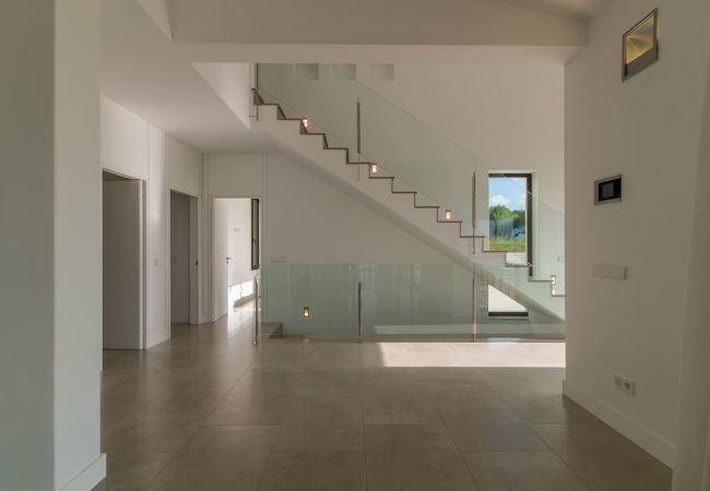 Villa for 8 people with swimming pool in Santa Margalida, Mallorca. 4 DBR, 4 BR en suite, air conditioning, free WIFI internet, pool with jacuzzi, quiet location between Muro and Can Picafort