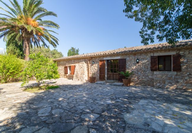 Finca with pool for 6 people + babies in Sa Pobla, Mallorca. 3 DBR, 3 BR, AC, fireplace, free wifi, fenced pool, huge garden with great barbecue zone and lots of space for playing