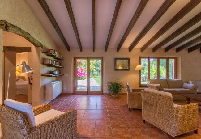 Finca with pool for 6 people + babies in Sa Pobla, Mallorca. 3 DBR, 3 BR, AC, fireplace, free wifi, fenced pool, huge garden with great barbecue zone and lots of space for playing