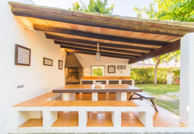 Beach Villa, 8 people, Playa de Muro, Mallorca. 20m from the beach 4 DBR, 3 BR, outdoor bathrooms, air conditioning, free wifi internet, beautiful garden with barbecue and lots of terrace area