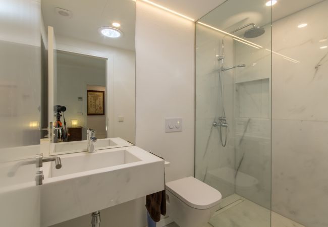 Beach Villa, 8 people, Playa de Muro, Mallorca. 20m from the beach 4 DBR, 3 BR, outdoor bathrooms, air conditioning, free wifi internet, beautiful garden with barbecue and lots of terrace area