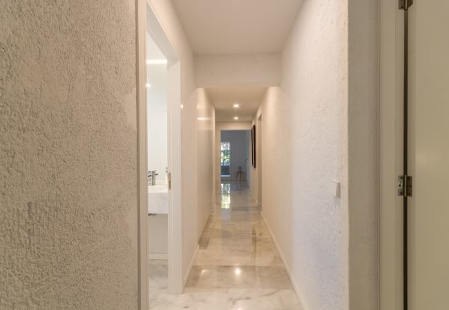 Beach Villa, 8 people, Playa de Muro, Mallorca. 20m from the beach 4 DBR, 3 BR, outdoor bathrooms, air conditioning, free wifi internet, beautiful garden with barbecue and lots of terrace area