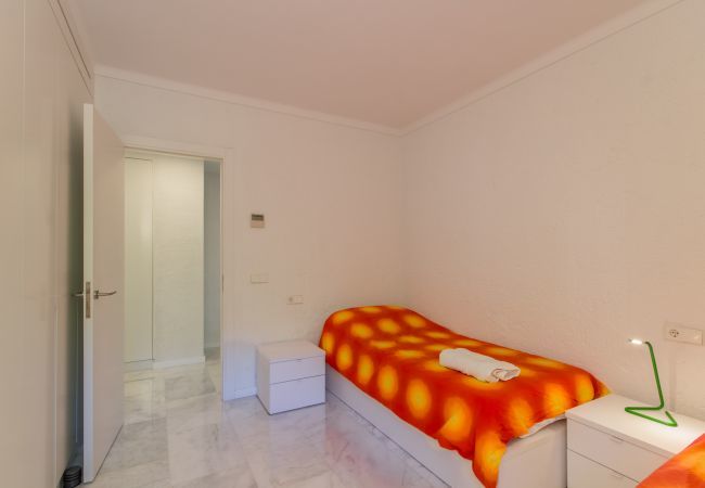 Beach Villa, 8 people, Playa de Muro, Mallorca. 20m from the beach 4 DBR, 3 BR, outdoor bathrooms, air conditioning, free wifi internet, beautiful garden with barbecue and lots of terrace area