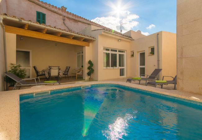 Townhouse with pool for 6 people in Ariany, Mallorca. 3 DBR, 3 BR, air conditioning, free wifi, pool terrace with barbecue area