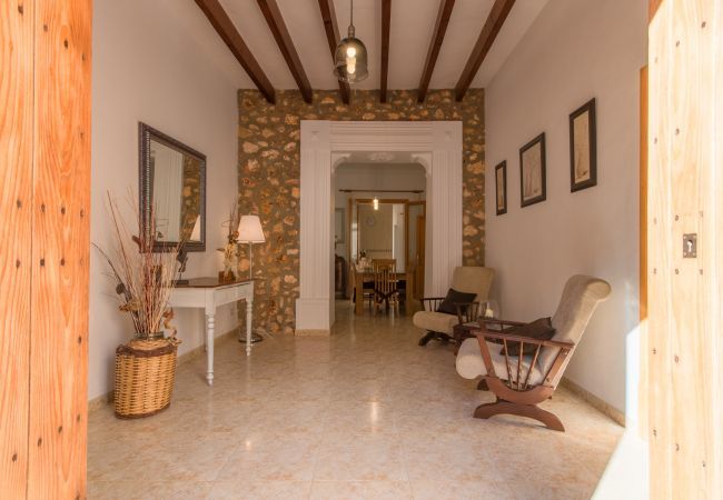 Townhouse with pool for 6 people in Ariany, Mallorca. 3 DBR, 3 BR, air conditioning, free wifi, pool terrace with barbecue area