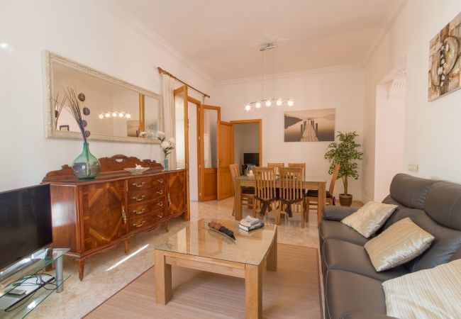 Townhouse with pool for 6 people in Ariany, Mallorca. 3 DBR, 3 BR, air conditioning, free wifi, pool terrace with barbecue area