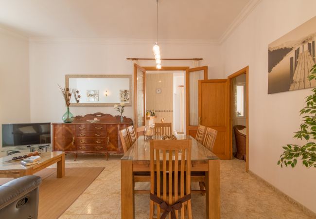 Townhouse with pool for 6 people in Ariany, Mallorca. 3 DBR, 3 BR, air conditioning, free wifi, pool terrace with barbecue area