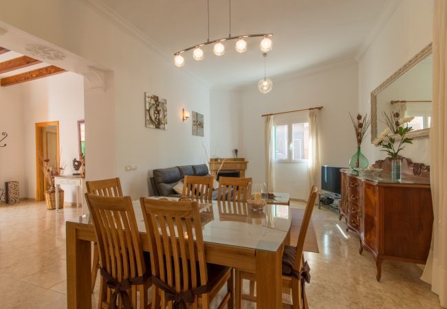 Townhouse with pool for 6 people in Ariany, Mallorca. 3 DBR, 3 BR, air conditioning, free wifi, pool terrace with barbecue area