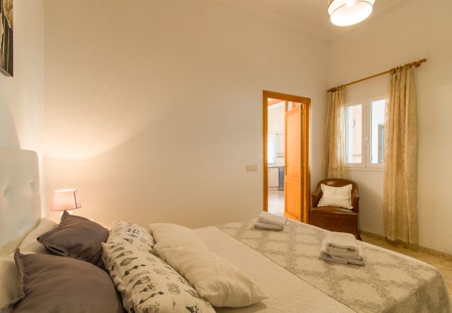 Townhouse with pool for 6 people in Ariany, Mallorca. 3 DBR, 3 BR, air conditioning, free wifi, pool terrace with barbecue area
