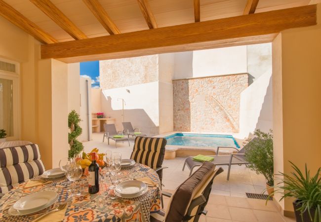 Townhouse with pool for 6 people in Ariany, Mallorca. 3 DBR, 3 BR, air conditioning, free wifi, pool terrace with barbecue area