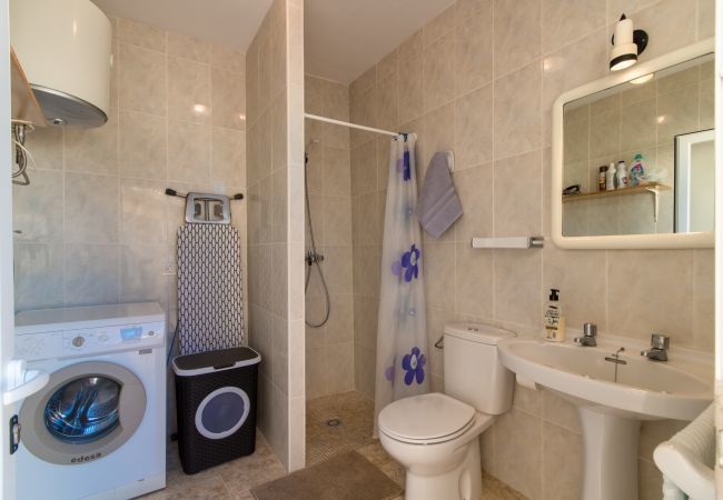 Townhouse with pool for 6 people in Ariany, Mallorca. 3 DBR, 3 BR, air conditioning, free wifi, pool terrace with barbecue area