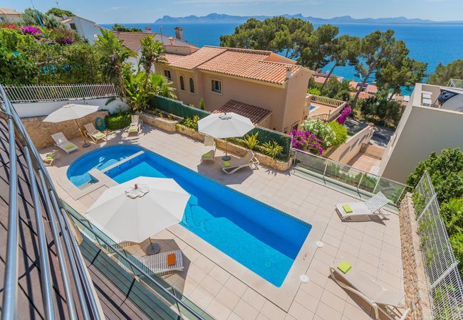 Villa with pool for 10 persons in Alcanada, Mallorca. 5 DBR, 5 BR en suite, AC, free wifi, pool, SPA area with heated indoor pool and whirlpool, fitness and many extras