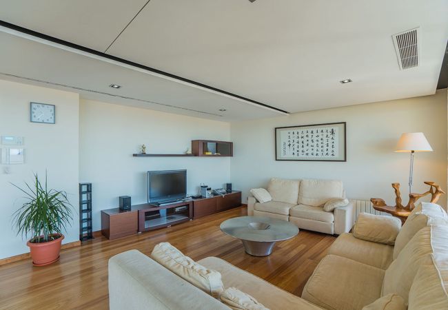 Villa with pool for 10 persons in Alcanada, Mallorca. 5 DBR, 5 BR en suite, AC, free wifi, pool, SPA area with heated indoor pool and whirlpool, fitness and many extras