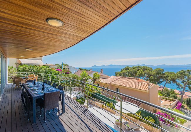 Villa with pool for 10 persons in Alcanada, Mallorca. 5 DBR, 5 BR en suite, AC, free wifi, pool, SPA area with heated indoor pool and whirlpool, fitness and many extras