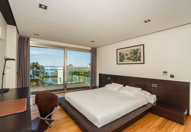 Villa with pool for 10 persons in Alcanada, Mallorca. 5 DBR, 5 BR en suite, AC, free wifi, pool, SPA area with heated indoor pool and whirlpool, fitness and many extras