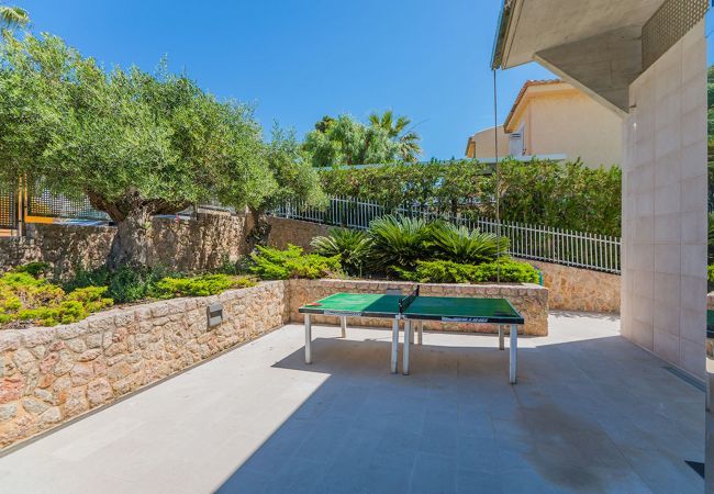Villa with pool for 10 persons in Alcanada, Mallorca. 5 DBR, 5 BR en suite, AC, free wifi, pool, SPA area with heated indoor pool and whirlpool, fitness and many extras