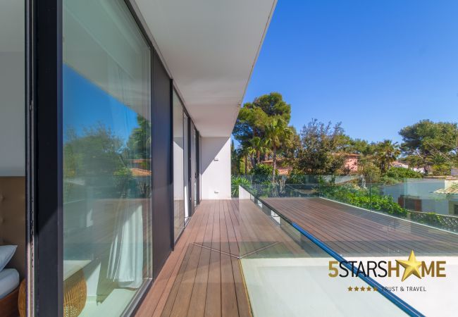 Villa with pool for 8 people in Playa de Muro, Mallorca 4 double bedrooms, 3 bathrooms, garden with pool, barbecue, free WIFI, air conditioning and central heating.