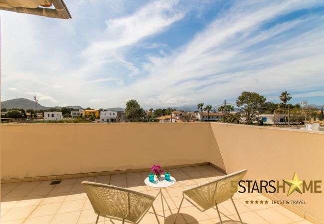 Villa with pool for 8 persons in Alcudia, Mallorca 4 double bedrooms, 4 bathrooms, garden, pool, BBQ, safe, WIFI, heating, open air parking, satellite TV.